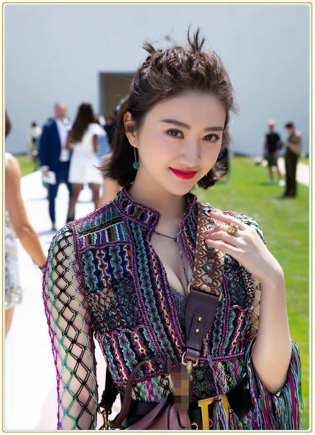 当杨颖和景甜同穿缕空裙,网友:终于知道丰腴和苗条差距有多大了