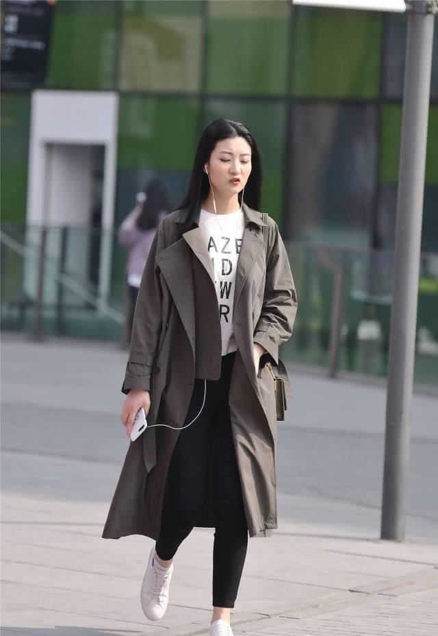  [位美女选择一]春季选择一款好看风衣，要搭配出精致的效果，你会选择什么款式？