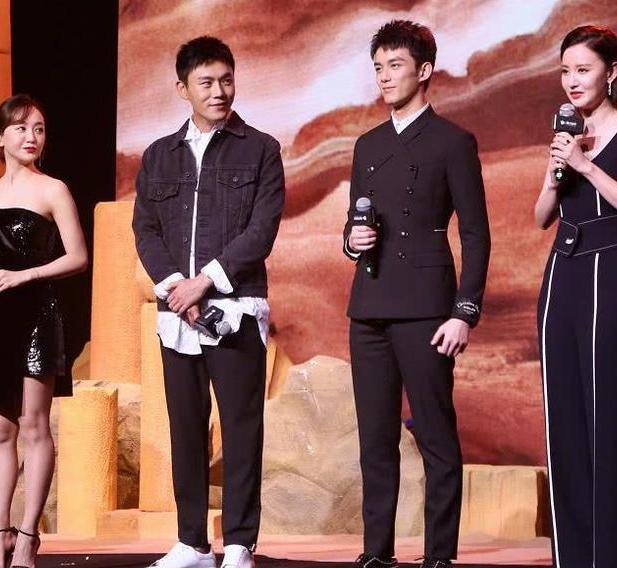 杨蓉有多矮？穿高跟鞋和张萌同框，还矮一个头，真的有1米6？