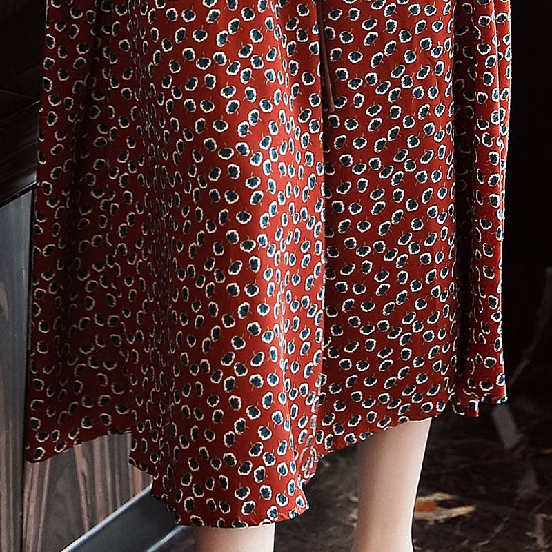 新发现:2个小时前才上的秋裙。比旗袍美，比真丝贵，简直美翻天