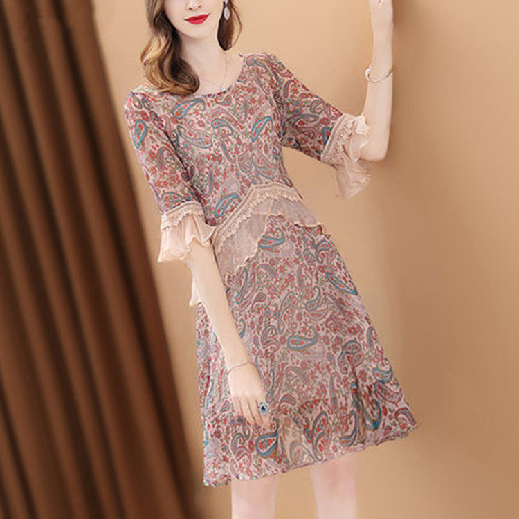 成熟的女人都这样选连衣裙!性感迷人惹人爱，一路上回头率爆表