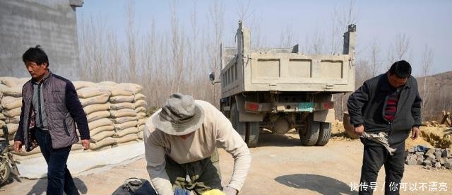  【答案】二孩政策意外“遇冷”，专家想不通原因，老农给出3个犀