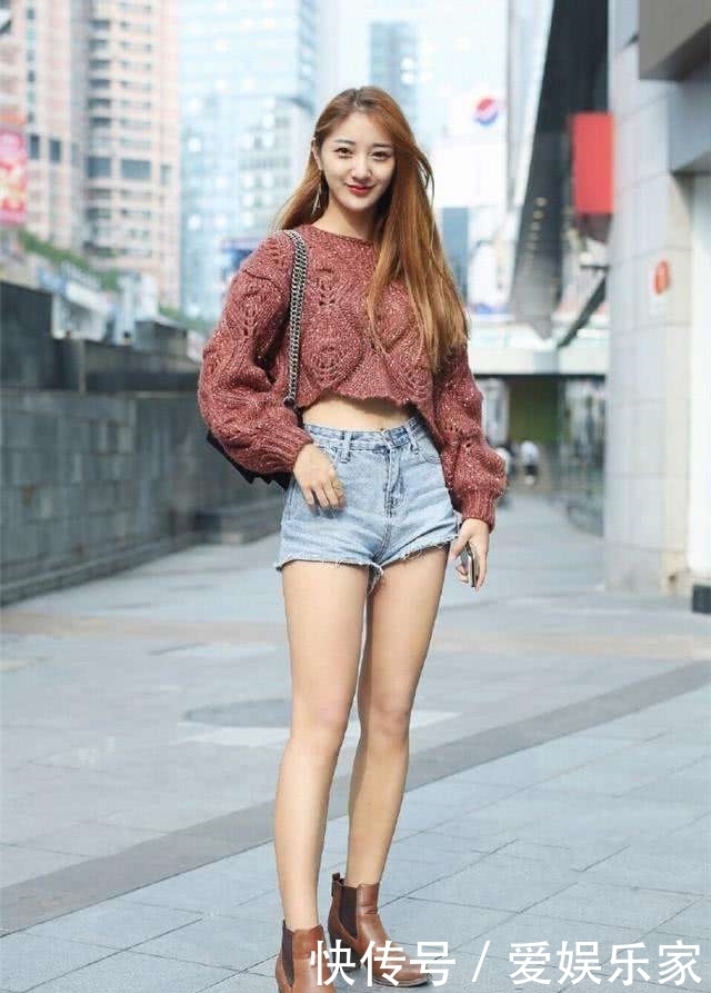  『美女』街拍：美女时尚的穿搭，展现女王气势，飘扬的秀发魅力十足