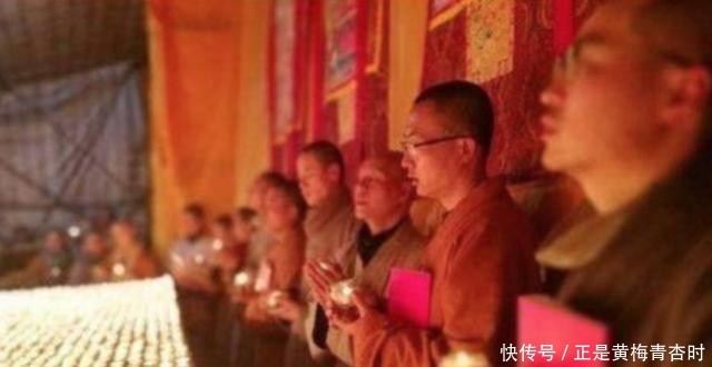 这个寺庙只有30个僧人,每个都是高材生,本科生是最低学历