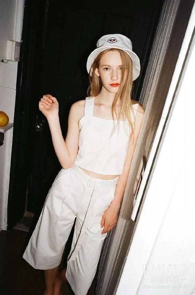 撑伞嫌费劲?时髦女防晒都选择戴这顶洋气的帽子!