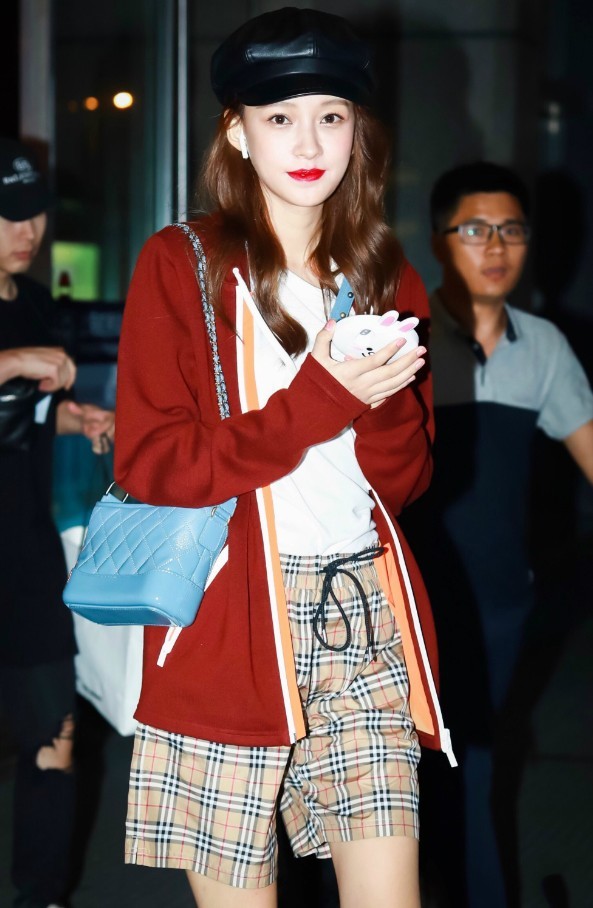 孙怡这腿是怎么长的，五分大裤衩都穿成了超短裤，求长腿秘诀！