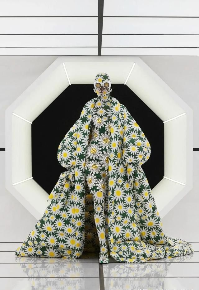 设计师@2020秋冬 Genius 系列：多个天才设计师的合作系列，MONCLER