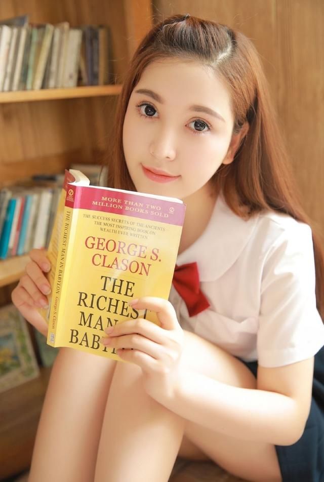 娃娃脸美女校花飘逸长发日系制服唇红齿白写真图片