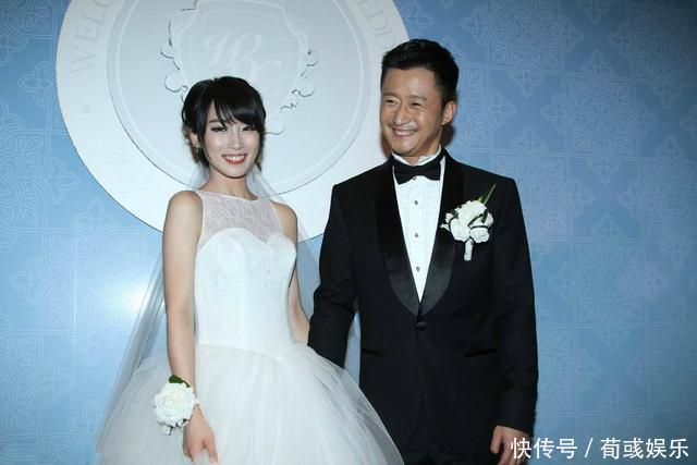 和谢楠@吴京罕晒宅家日常,裹棉被扮大象逗儿子开心,俩儿子表情反差太大