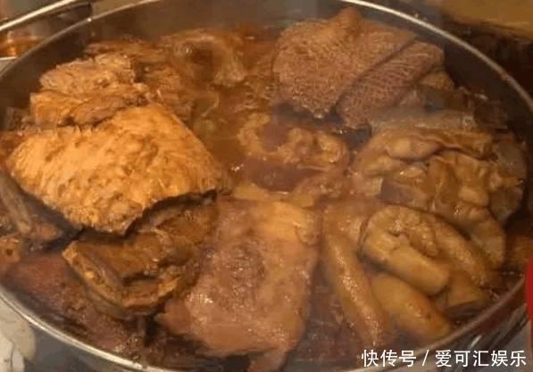 网红拍辱华视频引众怒！疯狂行为令人发指！网友：滚回中国！