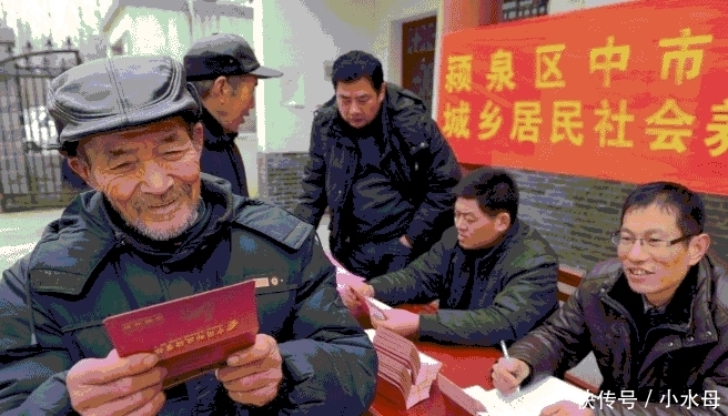 农民有一笔钱要补交, 每人9万, 村干部上门收取, 请大家考虑好!