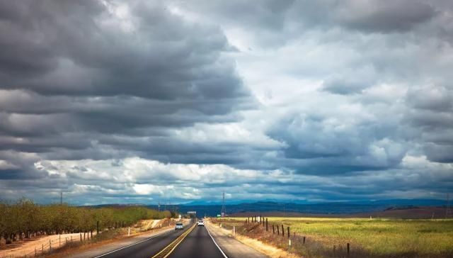 山高路远，美到极致的自驾公路旅行