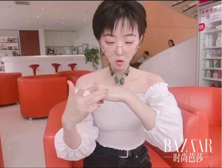 混油敏感肌在盛夏妄想不闷痘不出油The first step需要最轻薄呵护