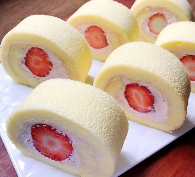 「蛋糕」都说草莓是为甜品而生,那就做个草莓蛋糕卷留住这份甜蜜的回忆