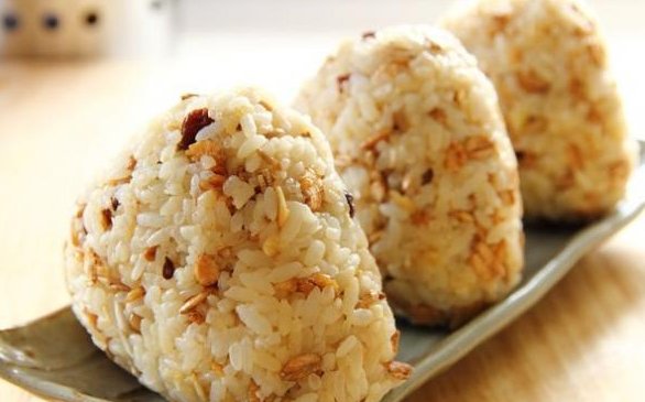  #食材#卷不好寿司的手残党看过来，美味饭团想加什么加什么