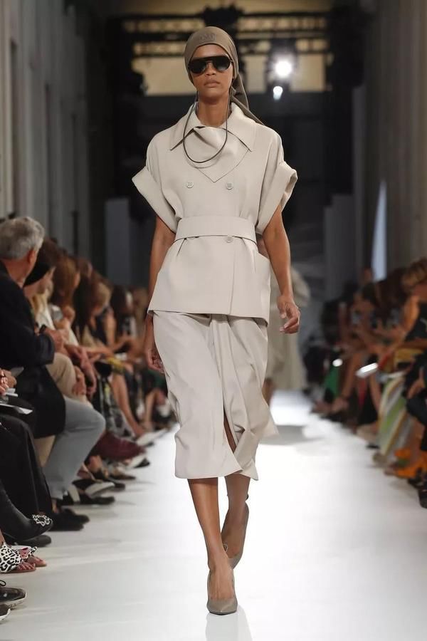 好看的大衣那么多 能时髦几十年的却只有它