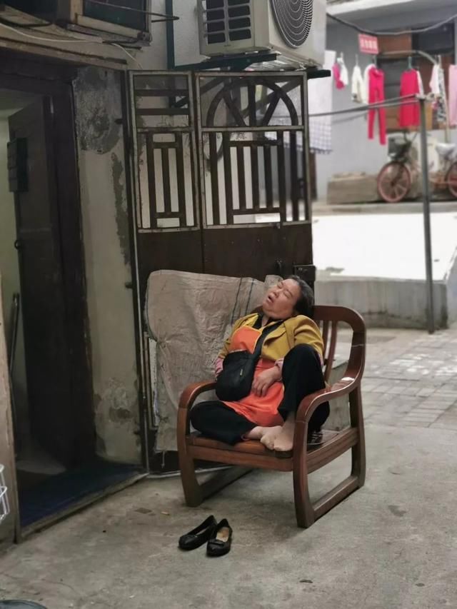  赵彬：看完这个外卖小哥的朋友圈，我惊了