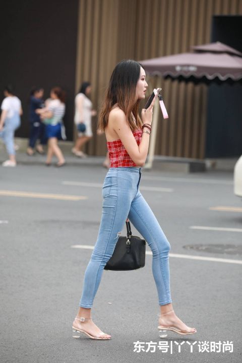  穿搭|牛仔裤搭高跟, 腿细才敢这么穿