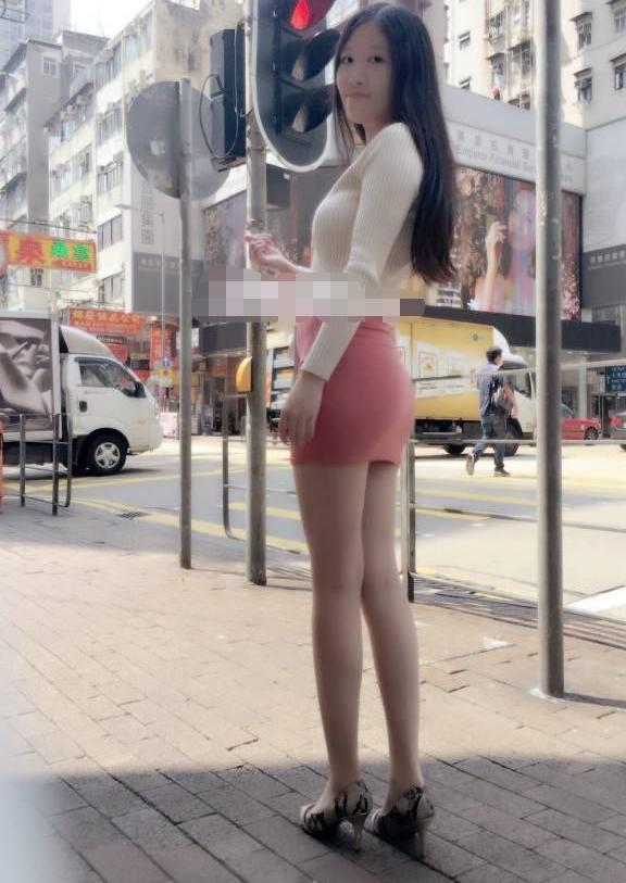 街拍:小姐姐皮裙出街,在人群中就是最亮的星!
