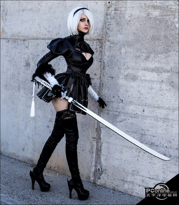 美女COS尼尔机械纪元2B 穿紧身衣身材火辣