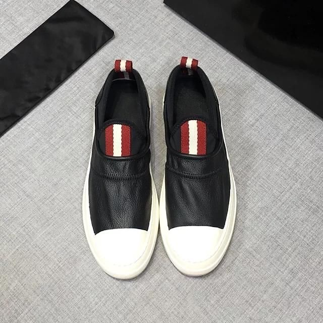 阿玛尼，芬迪休闲鞋，集时尚个性于一体，体现一种潮流灵魂所在