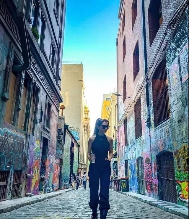  潮流：真香了 我已经被那条“丑牛仔裤子”时尚潮流暴击伤害！