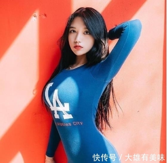  『轻松』长相甜美的小姐姐，气质轻松凸显，更显时尚靓丽的形象