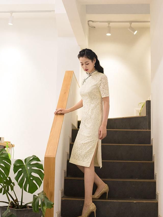  [气质]连衣裙烂大街，40岁女人穿“这件”，气质优雅又高级！