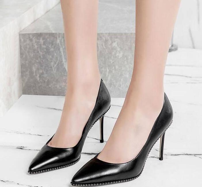 高跟鞋缔造轻奢的气质, 展现摩登女性风范