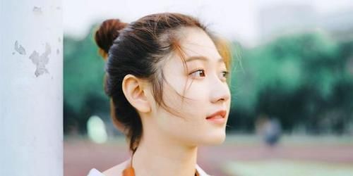  佩戴：丸子头太枯燥？ 那是因为你不会这些扎法和佩戴这些发饰