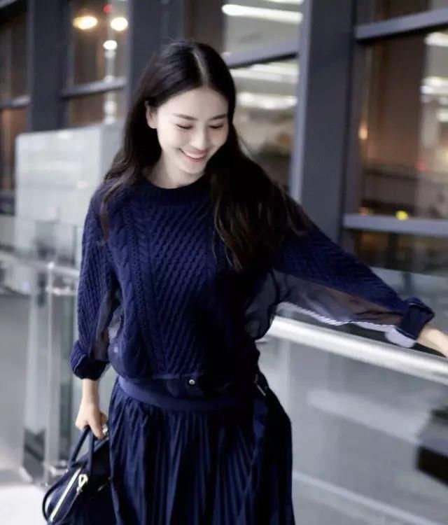  #金属质感#一条百褶裙就能办到的优雅温婉，你怎么还没穿？