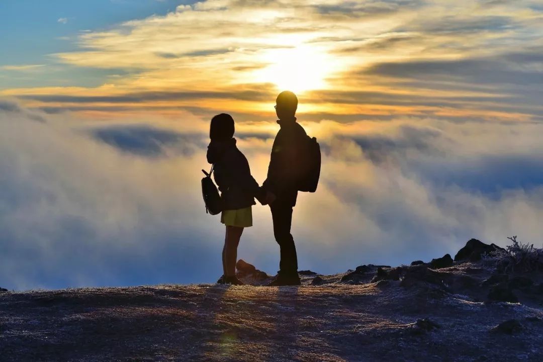 四川这座小城，叫板稻城亚丁，不输江南，藏着亚洲第一云海，高铁