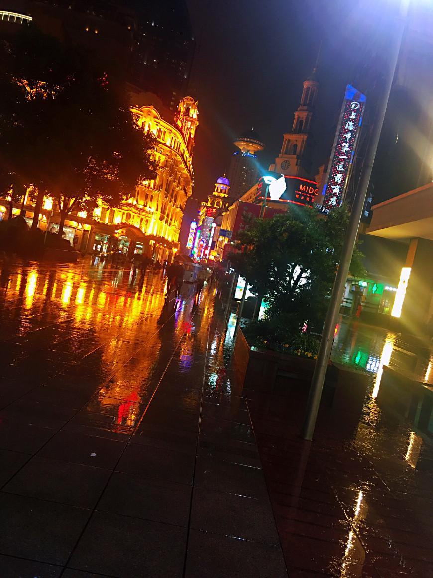 魔都—上海 雨中的外滩夜景