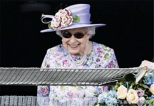 英国女王为何如此钟爱亮眼彩虹色？原因可绝不只是个人的时尚风格