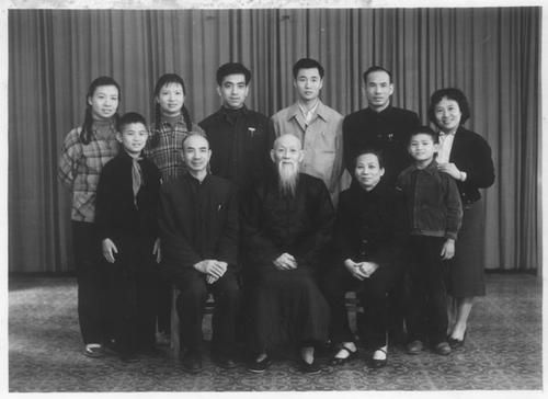 袁世凯@一袭布衣归乡,土匪过路却不敢动他分毫,究竟何方神圣?