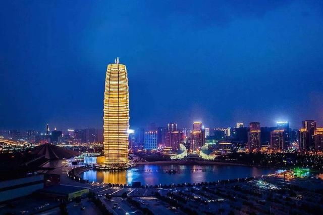 备受争议的两个省会，都是国家中心城市，一个被吹捧，一个却被黑