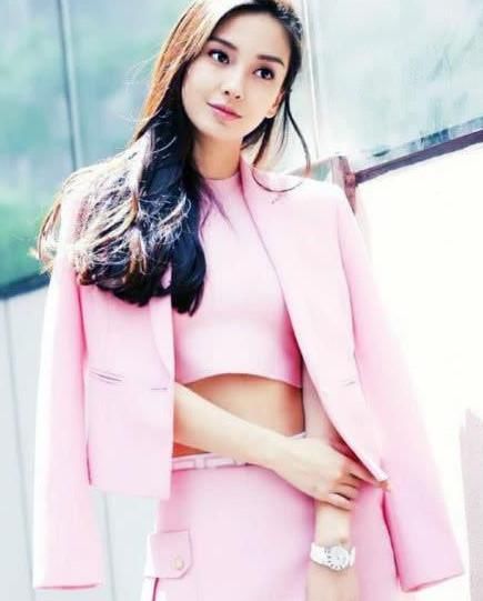 baby再次大动作力证自己纯天然，没整容!网友:看这操作信了!