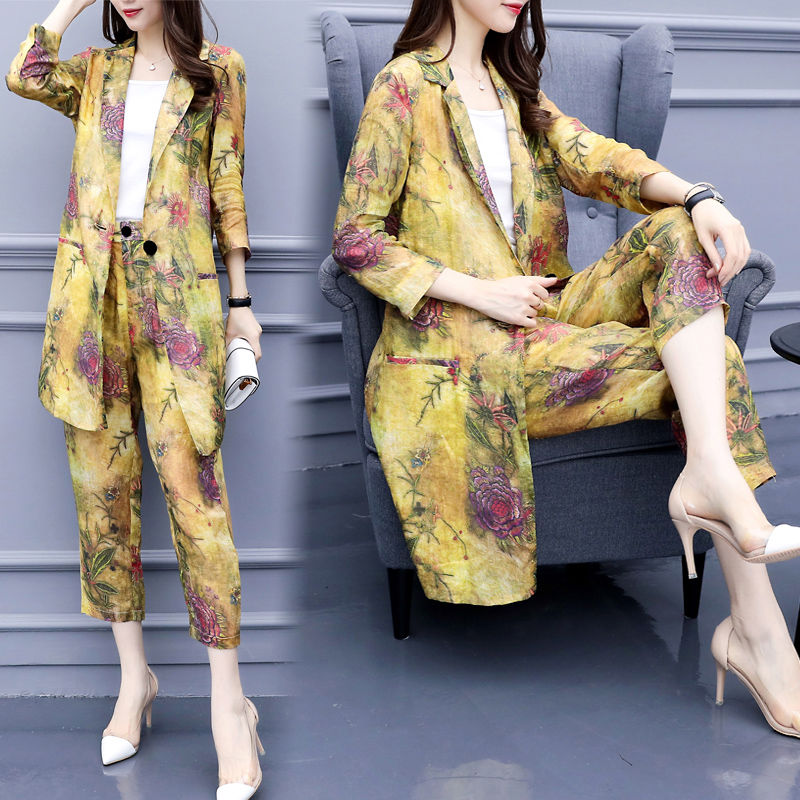 初秋出去浪，别穿裙!推荐这8款套装，40~55岁女人穿上超美