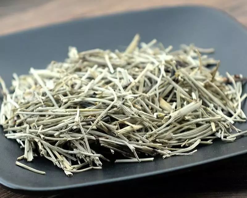 农村一草叫“吸金草”，体内含有黄金，价值极高，晒干了20一斤