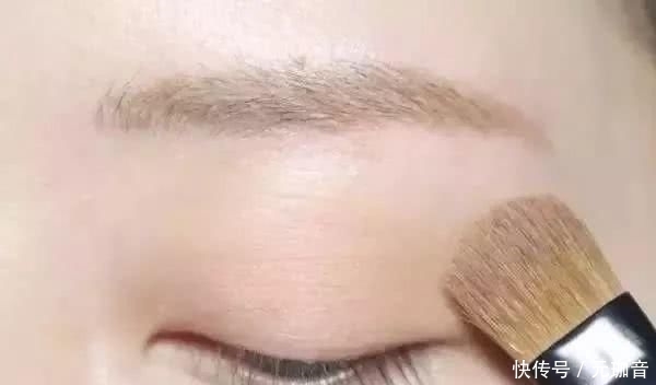  「若有似无」最新流行的“睡不醒妆”，赶快学起来！