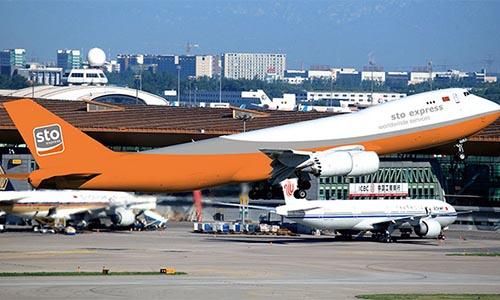 从厂妹到百亿身家，她被称为中国“快递女王”