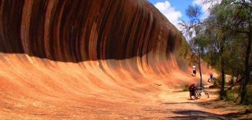 这片高15米、长110米的“海浪”,大约形成于27亿年前!