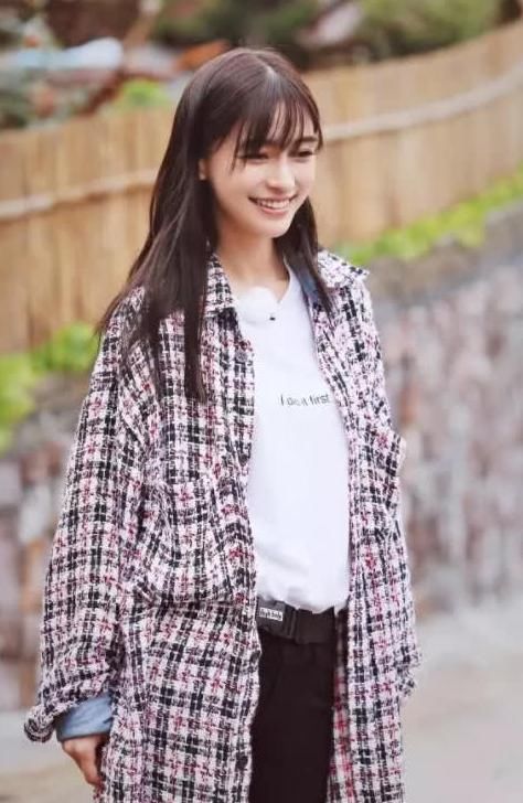 唐艺昕鞋子好看到网友急求链接,而黄灿灿重新解锁了绑鞋带方式!