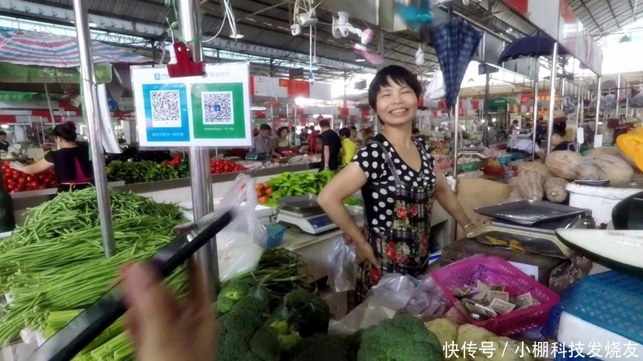 美国小伙评价三国菜市场, 日本很舒适印度是脏乱, 中国怎么样呢?