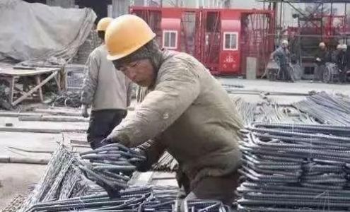  「农民」为什么年轻人不愿意当建筑工人？原因太现实了