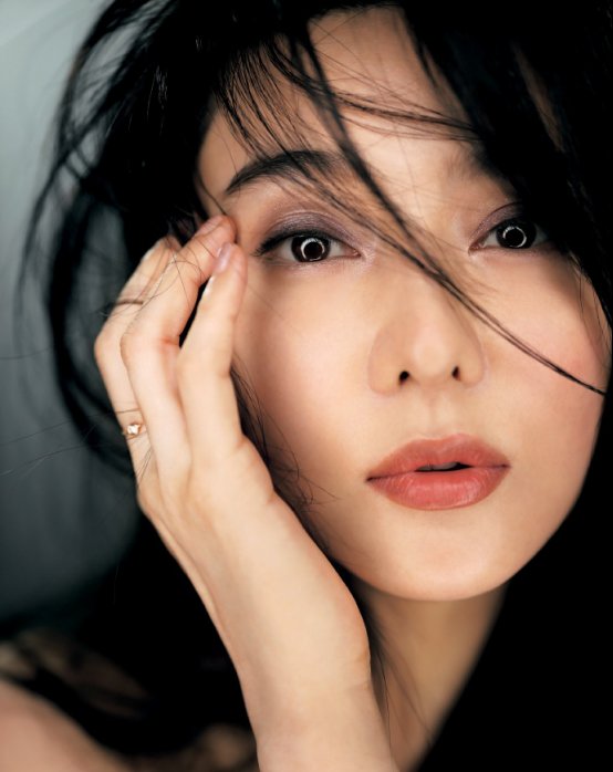  『显得』奔三的女人穿打底裤俗气,成熟女性怎么穿搭能显得优雅显气质?