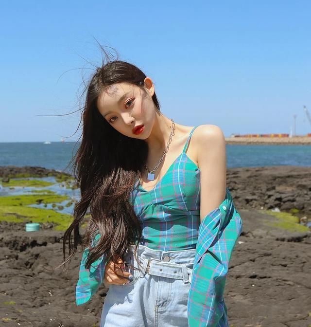  『气质』春夏甜美风穿搭,选择短上衣,气质女生就是你