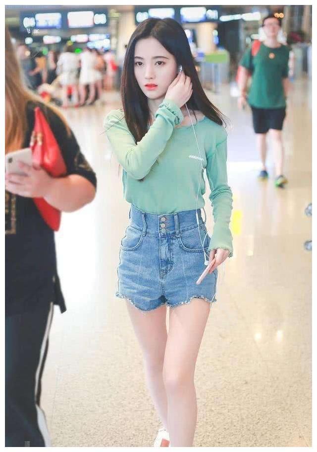 有一种短裤叫鞠婧祎的短裤，看着很“普通”，你却一件也驾驭不了