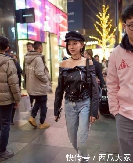 让小姐姐:肤白貌美的美女街拍:甜美可爱的美女,十分抢眼!
