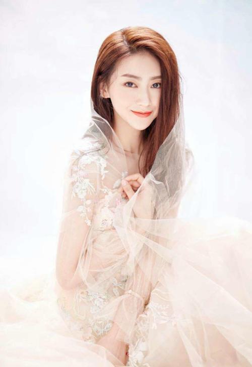 张梓琳，李沁，秦岚，胡冰卿，赵艺鹏，同样的一袭白裙谁更惊艳